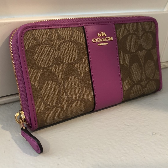 *Sold* Coach Monogram Accordion Zipper Wallet - Picture 7 of 8